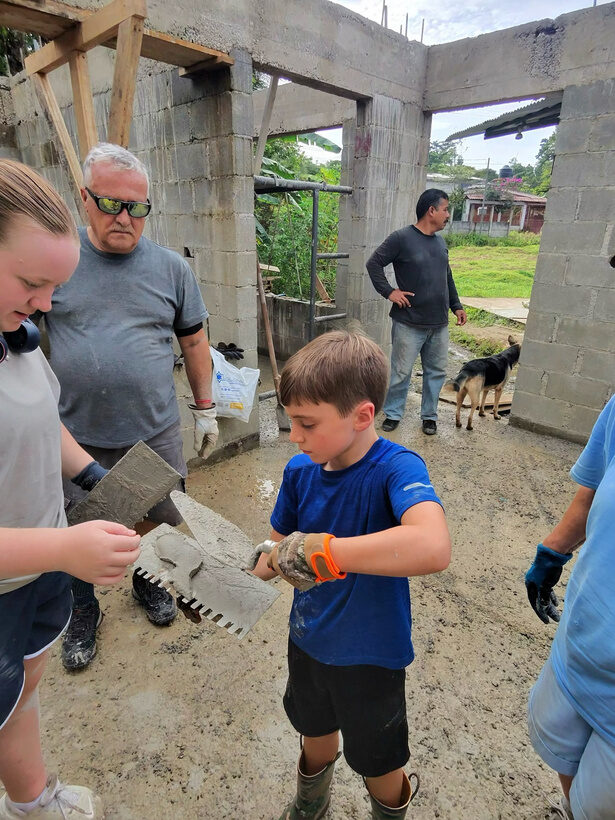 A young volunteer working on the Costa Rica mission trip