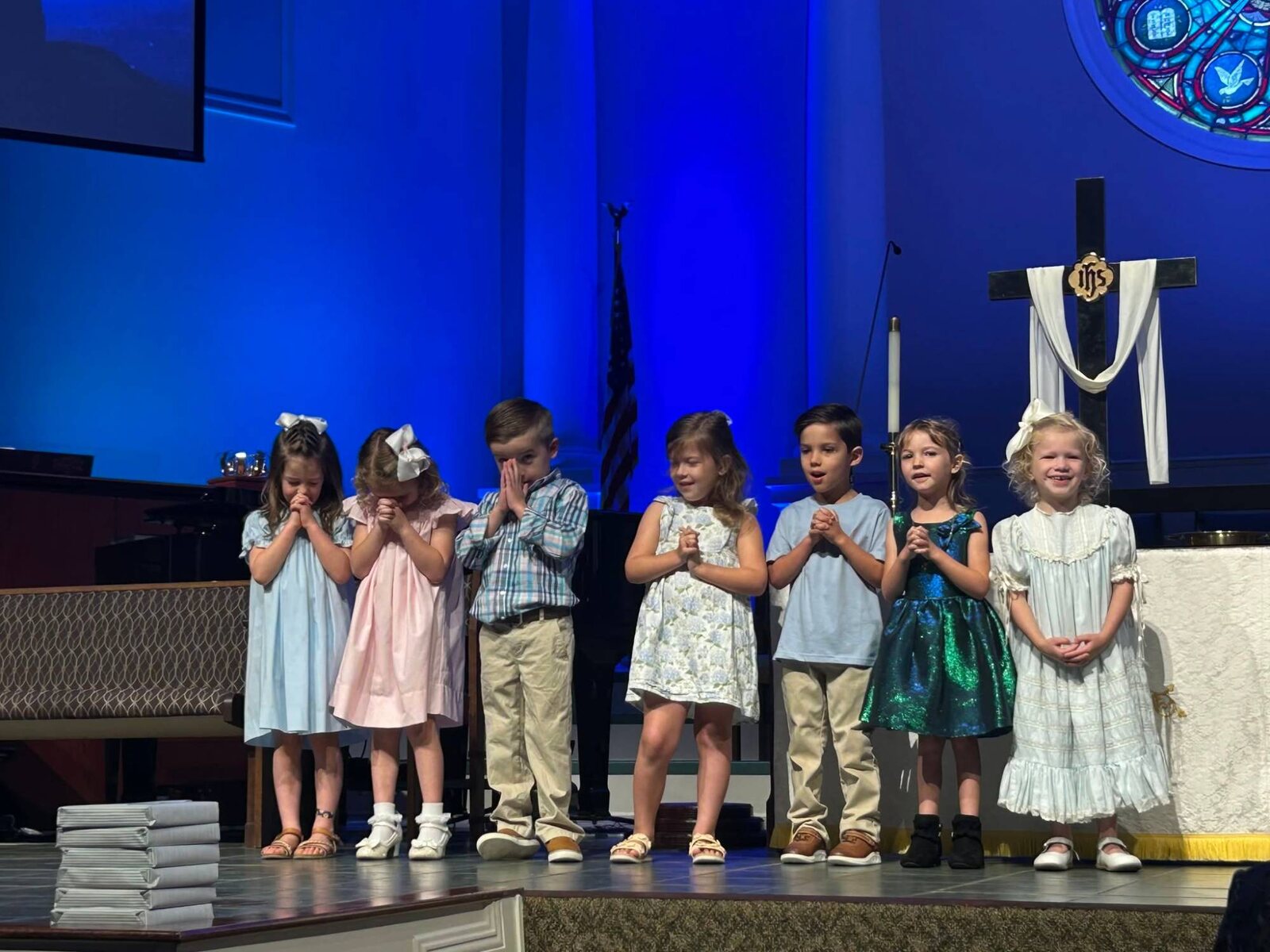 Preschool children praying on the chancel steps